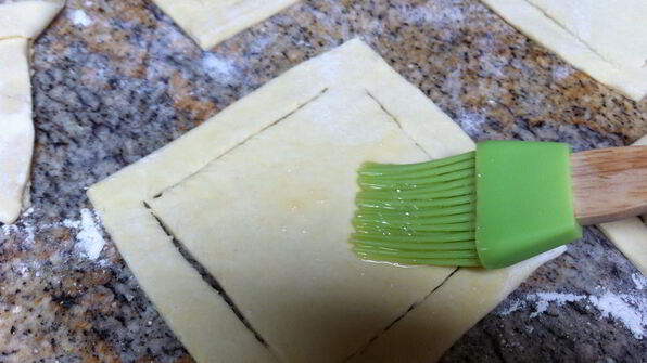 ватрушки из слоеного теста с заварным кремом