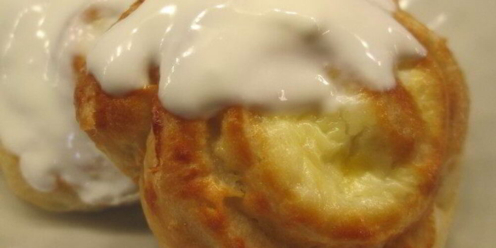 Рецепт ватрушек с творогом в сметанной заливке