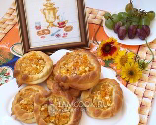 Ватрушки с творожной начинкой из тыквы и яблок