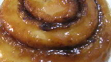 Вкусные булочки с корицей и мороженым