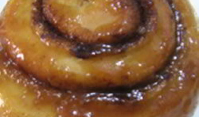 Вкусные булочки с корицей и мороженым