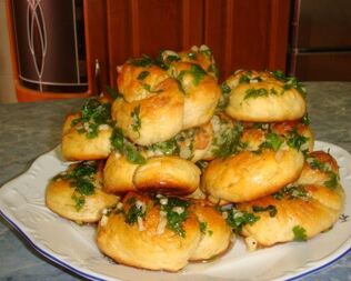Закусочные булочки с чесноком