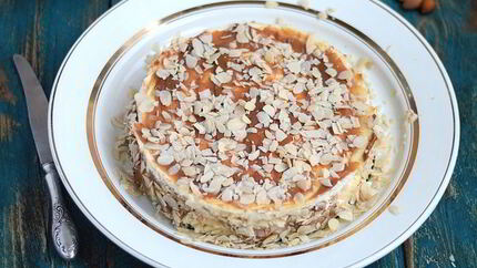 Чизкейк на натуральном йогурте с миндалем