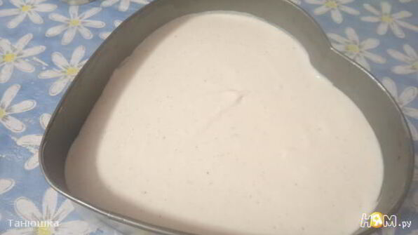 чизкейк с миндальной основой и малиновым топпингом