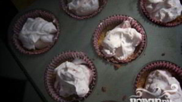 мини-чизкейки с клубникой