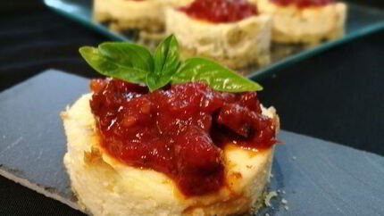 Мини-чизкейки с томатным мармеладом