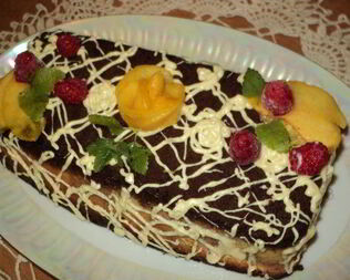 Мраморный чизкейк с малиной и персиками