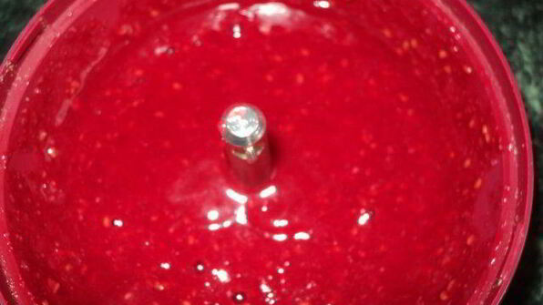 мраморный чизкейк с малиной и персиками