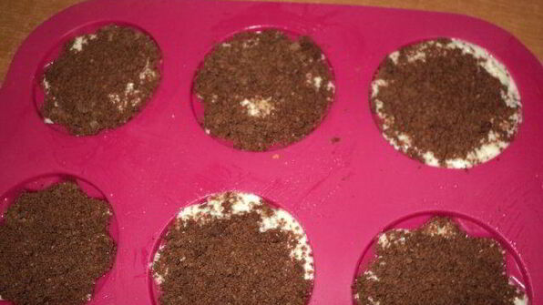 мраморный чизкейк с малиной и персиками