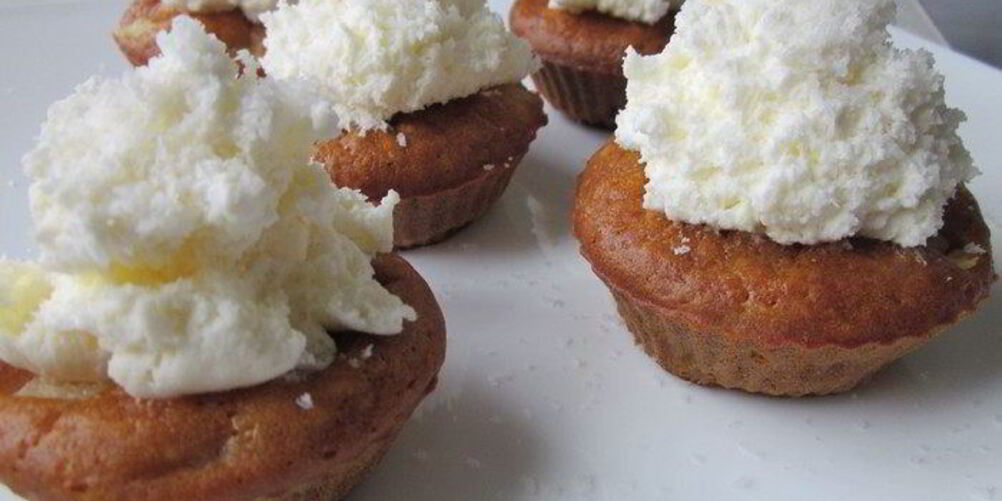 Рецепт ананасовых капкейков с ванильно-кокосовым кремом