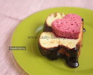 Бисквитный кекс с сердечком внутри