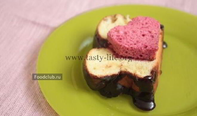 Бисквитный кекс с сердечком внутри