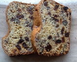 Кекс с орехами и курагой