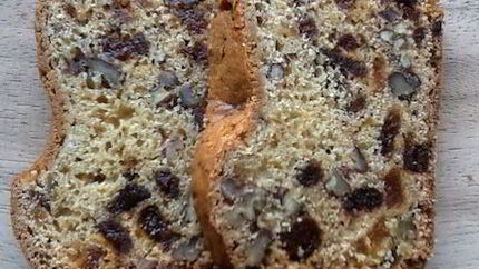 Кекс с орехами и курагой