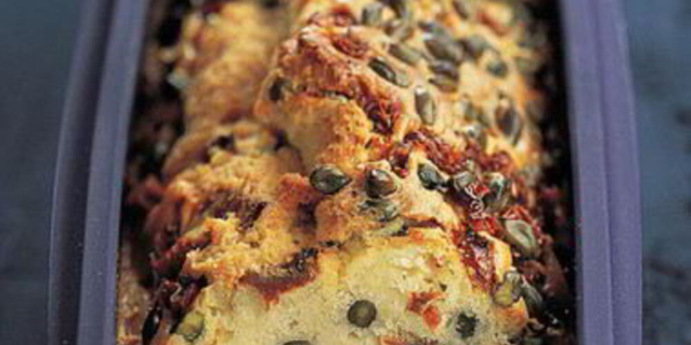 Рецепт кекса с томатами и фисташками