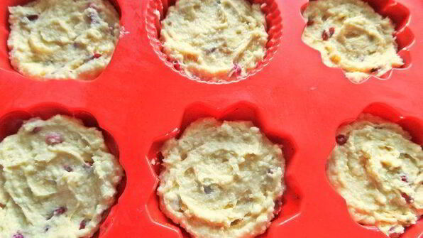 кексы с ягодами и грушей на творожном тесте