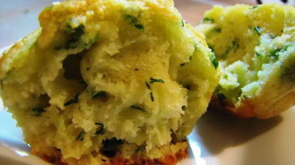 кексы закусочные с адегейским сыром, травами и кунжутом