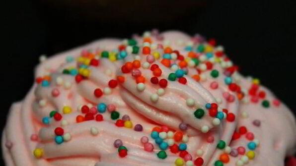 шоколадные капкейки со взбитыми сливками