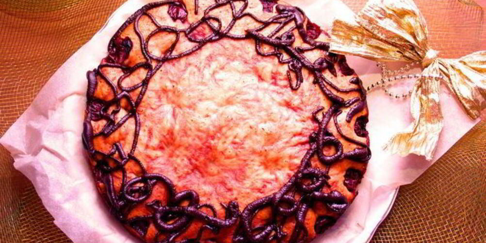 Рецепт вишневого кекса на сгущенке