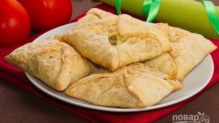 Хачапури из слоеного теста с сыром