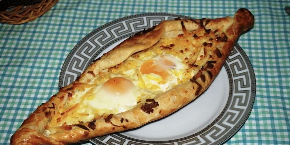 Рецепт хачапури по-аджарски из слоеного теста