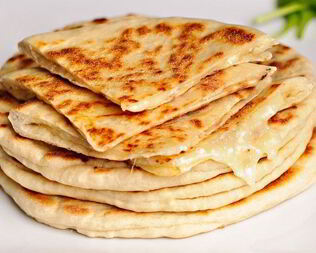 Хачапури с сыром и вареным яйцом