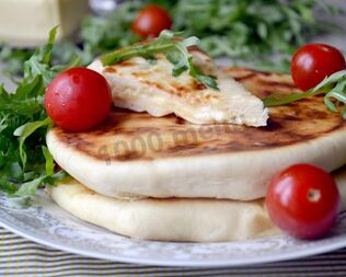 Хачапури с творогом и сыром на сковороде