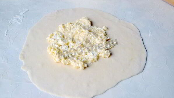 хачапури с творогом и сыром на сковороде