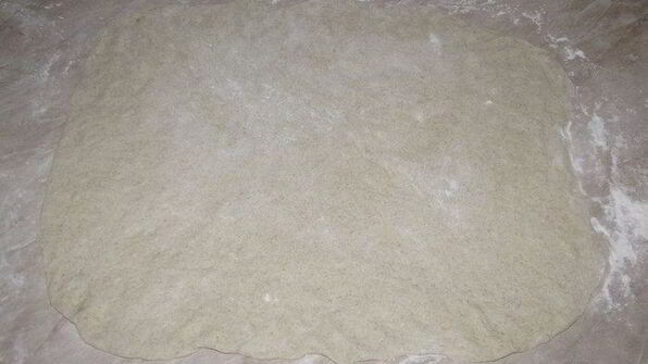 хрустящий хлеб с оливково-базиликовой топенадой