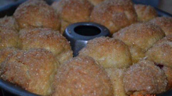 обезьяний хлеб с вяленой вишней