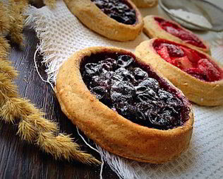 Постные ржаные мини-галеты с ягодами