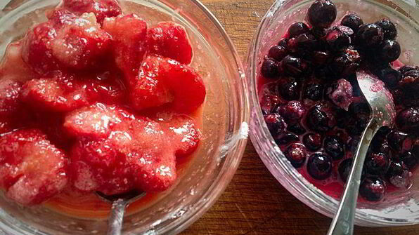 постные ржаные мини-галеты с ягодами