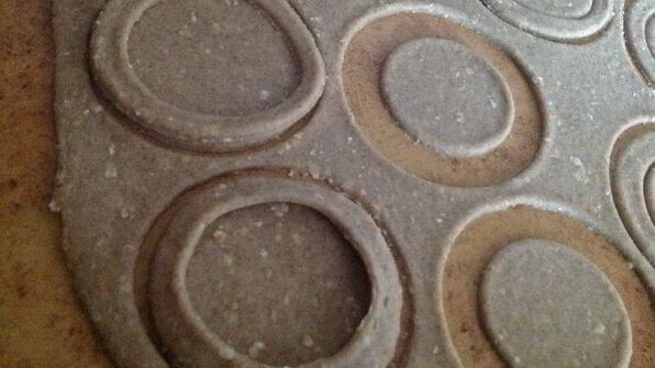 постные ржаные мини-галеты с ягодами