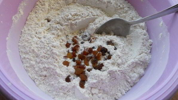 пшенично-ржаной батон с изюмом