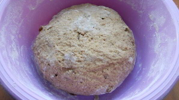 пшенично-ржаной батон с изюмом