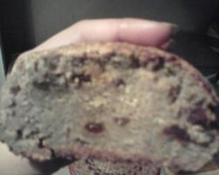 Серый батон из гречневой муки с изюмом