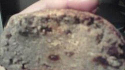 Серый батон из гречневой муки с изюмом