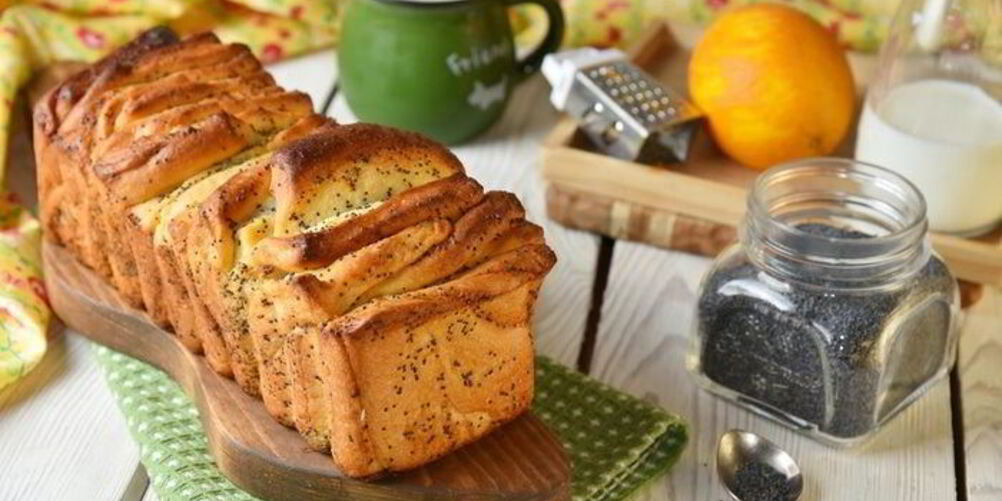 Рецепт сладкого хлеба-гармошки со сливочным сыром и маком