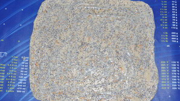 сладкий хлеб-гармошка со сливочным сыром и маком