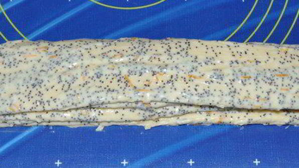сладкий хлеб-гармошка со сливочным сыром и маком