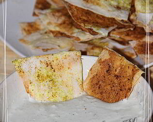 Дип блю-чиз с чипсами из лаваша