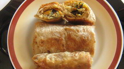 Горячая закуска из лаваша с курицей и баклажанами