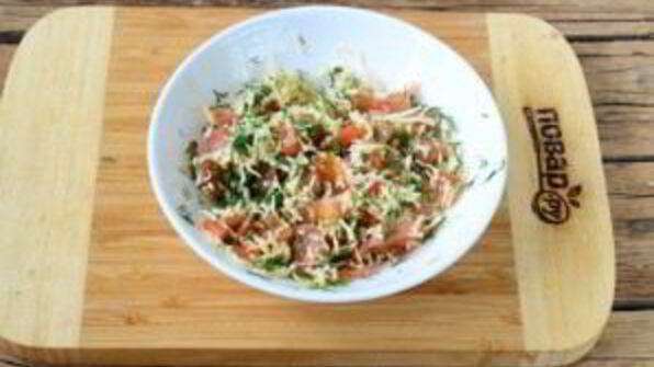 конвертики из лаваша с сыром и помидорами