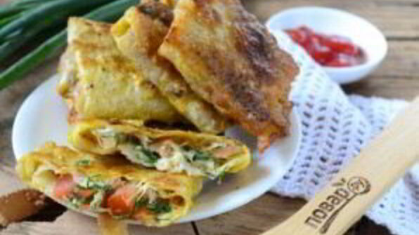 конвертики из лаваша с сыром и помидорами