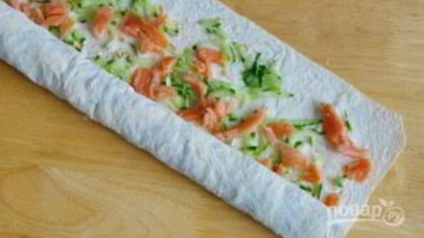 лаваш с красной рыбой и огурцом