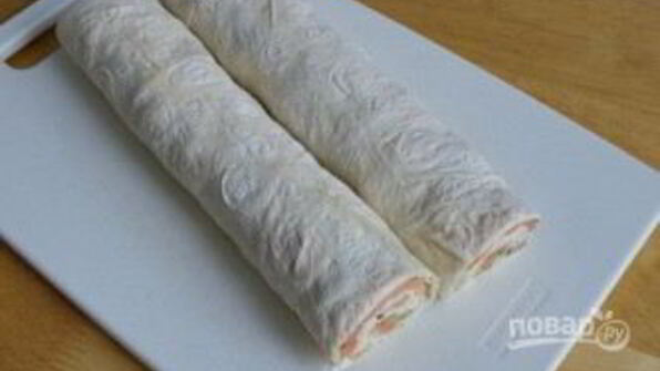 лаваш с красной рыбой и огурцом