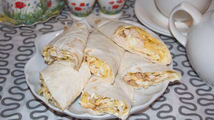 Лаваш с курицей и яйцом