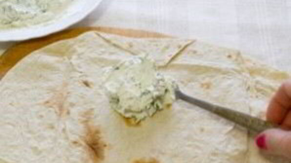 лаваш с начинкой из творога и зелени