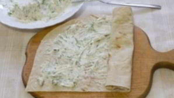 лаваш с начинкой из творога и зелени