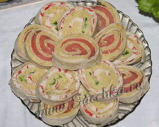 Рулетики из лаваша с крабовыми палочками